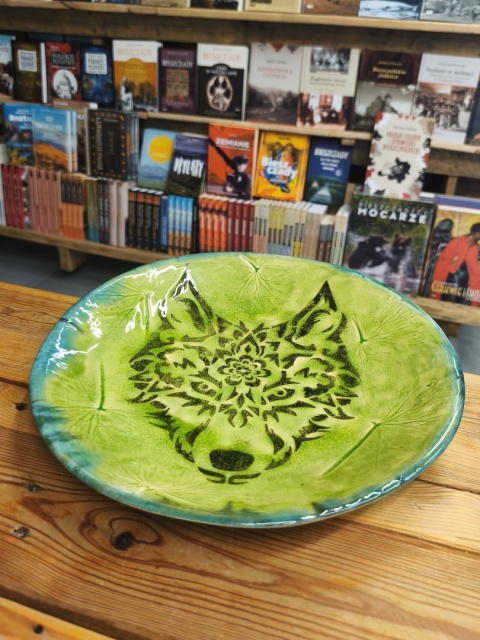 Patera ceramiczna z wilkiem zielona z niebieskim