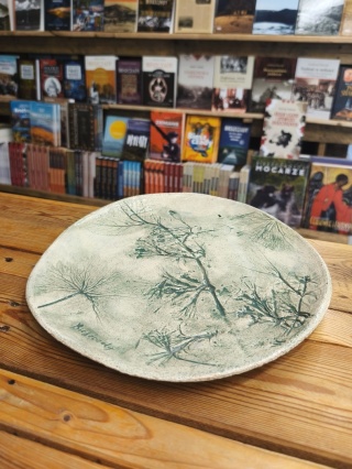 Talerz patera ceramiczna z roślinami i napisem Bieszczady