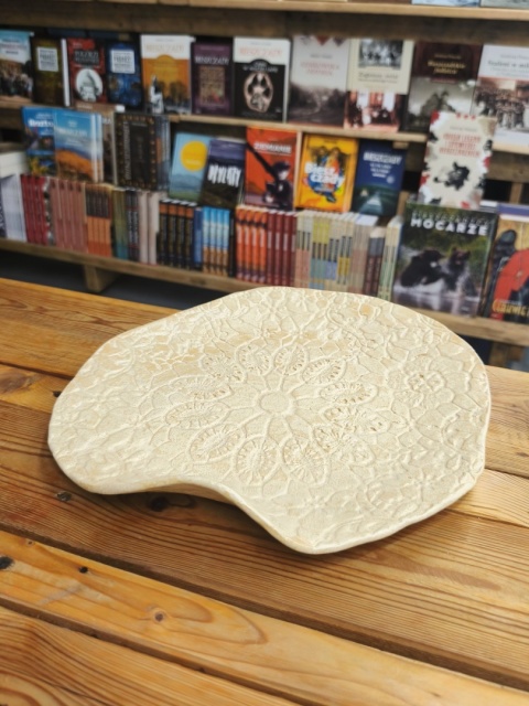 Talerz patera ceramiczna beżowa z mandalą