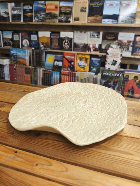 Talerz patera ceramiczna beżowa z mandalą