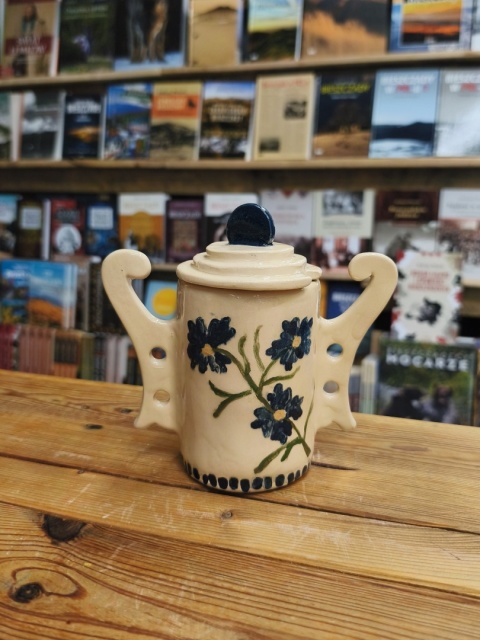 Cukiernica ceramiczna z malowanymi chabrami